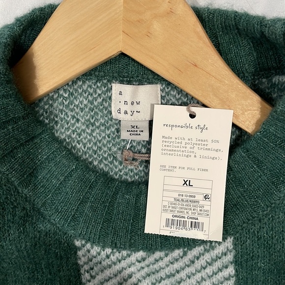 Beautiful and Fuzzy Sweater. - Picture 3 of 3